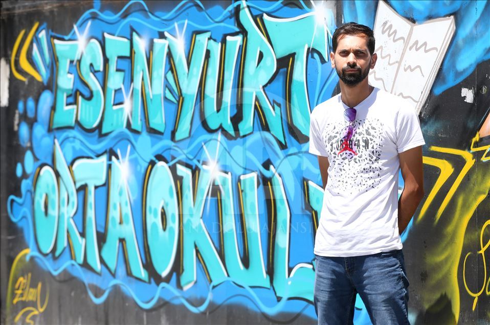 Красочные граффити на стенах Стамбула