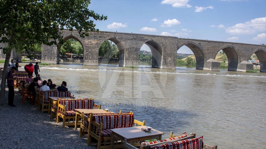 Güneydoğu'da nehir ve çaylar 'kahverengi' akıyor