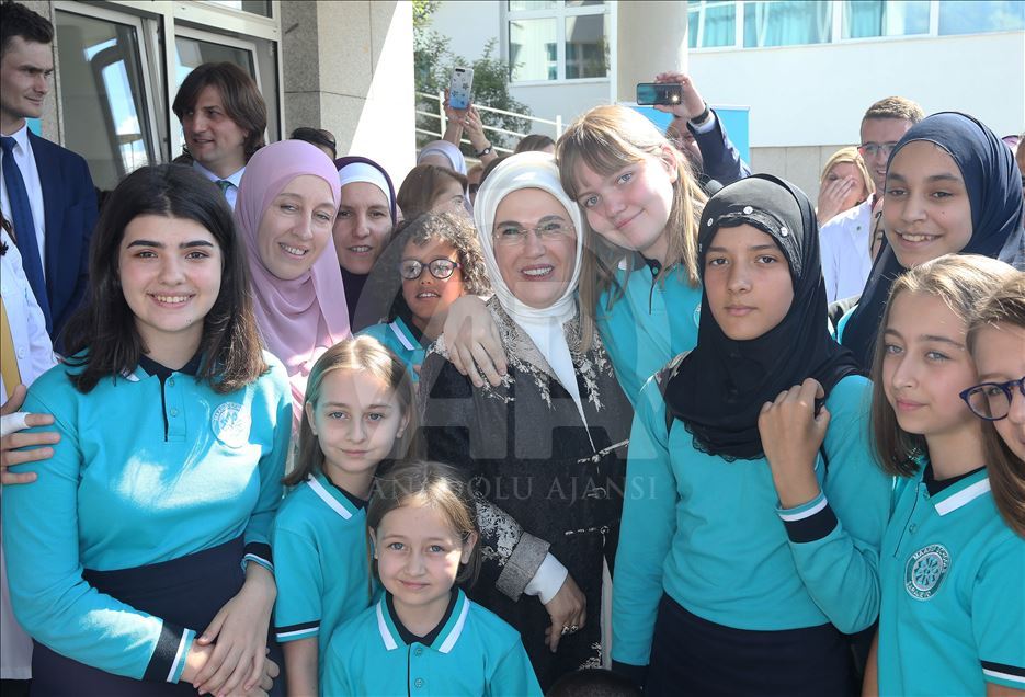 أمينة أردوغان تزور مؤسسات تركية في البوسنة
