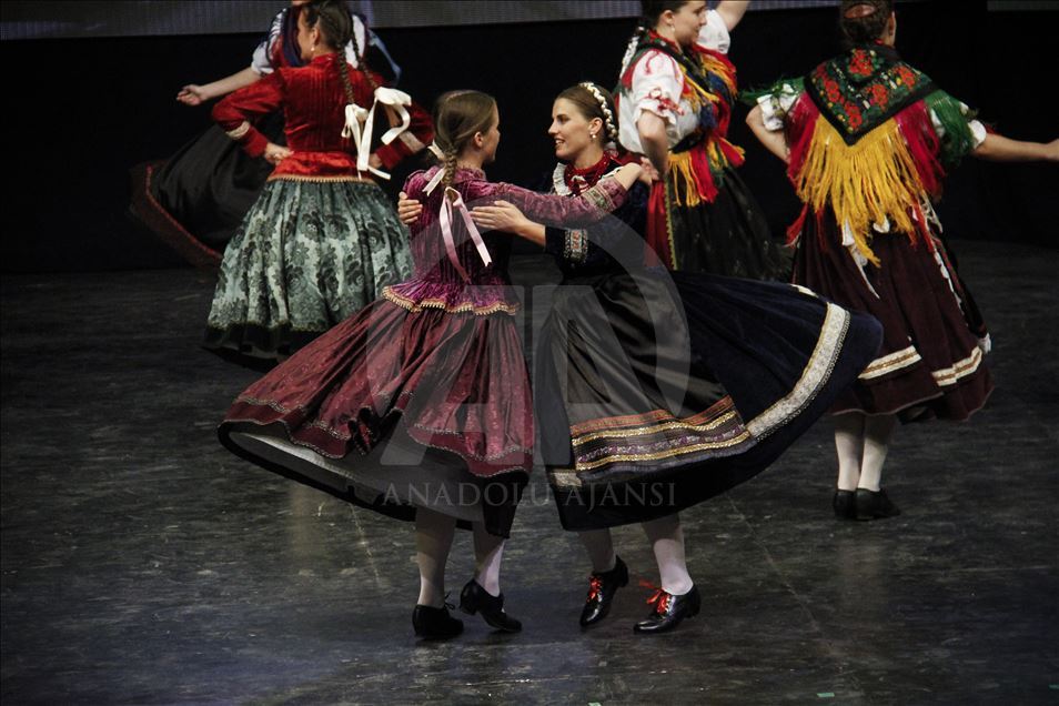 Uluslararası Altın Karagöz Halk Dansları Yarışması