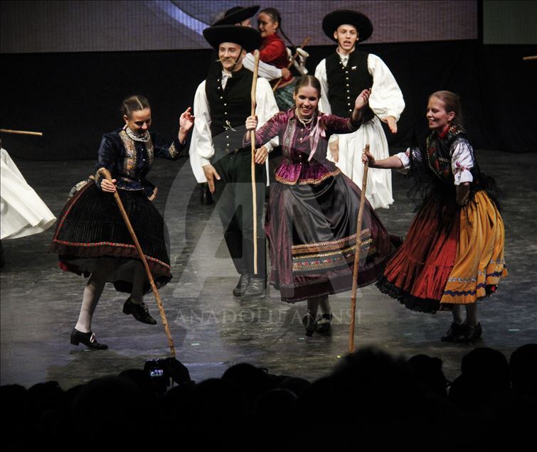 Uluslararası Altın Karagöz Halk Dansları Yarışması