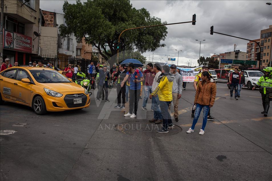 Kolombiyalı taksicilerden "Uber" protestosu