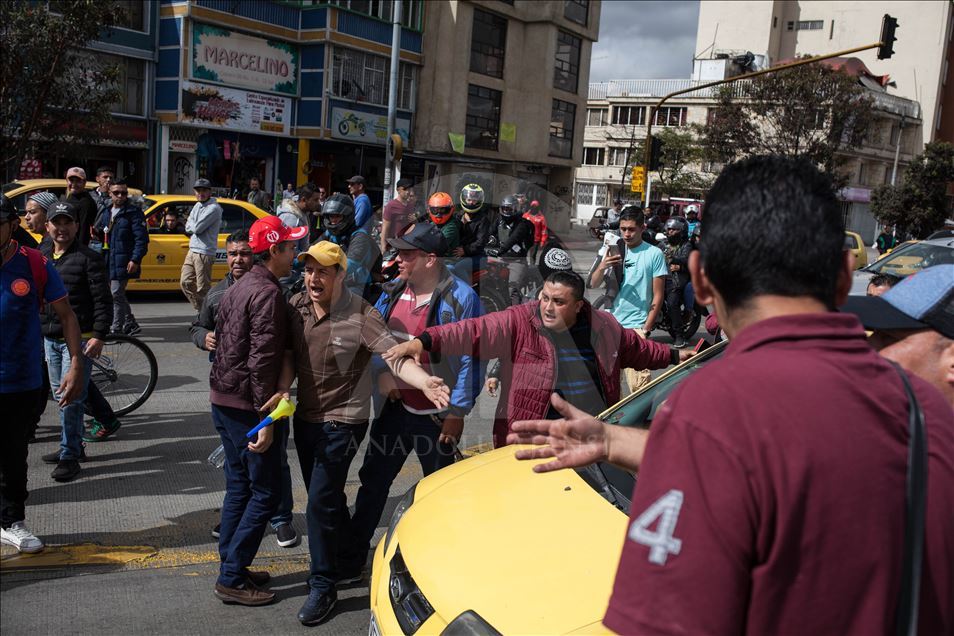 Kolombiyalı taksicilerden "Uber" protestosu