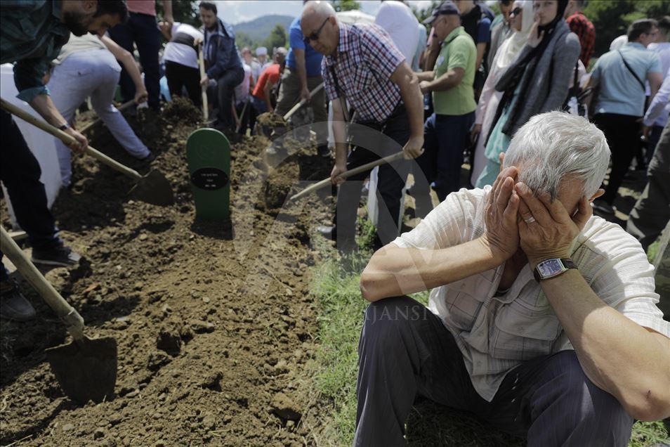 Поточари: Извршена погребна молитва за 33 жртви од геноцидот во Сребреница