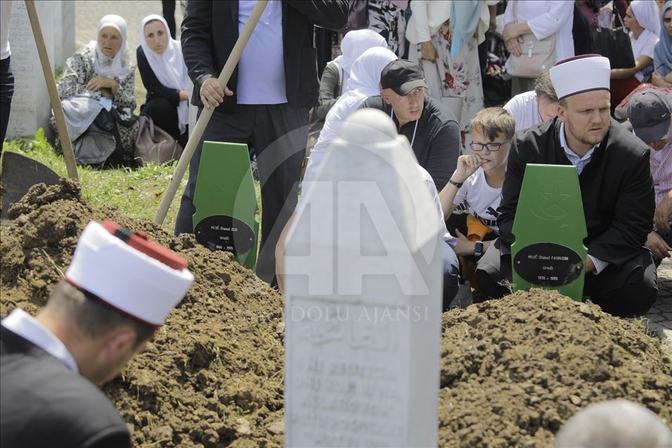 Поточари: Извршена погребна молитва за 33 жртви од геноцидот во Сребреница