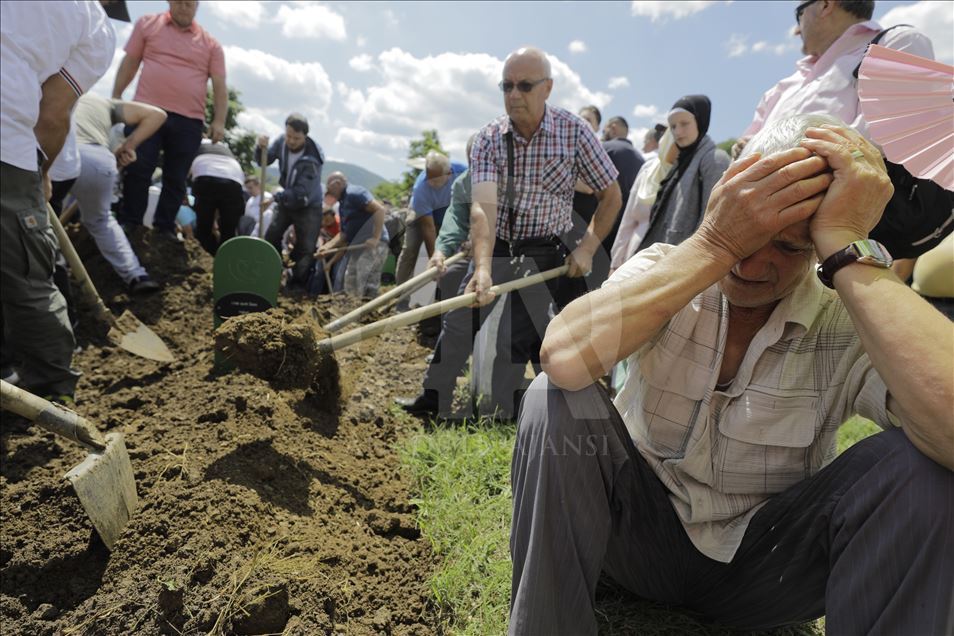 Поточари: Извршена погребна молитва за 33 жртви од геноцидот во Сребреница