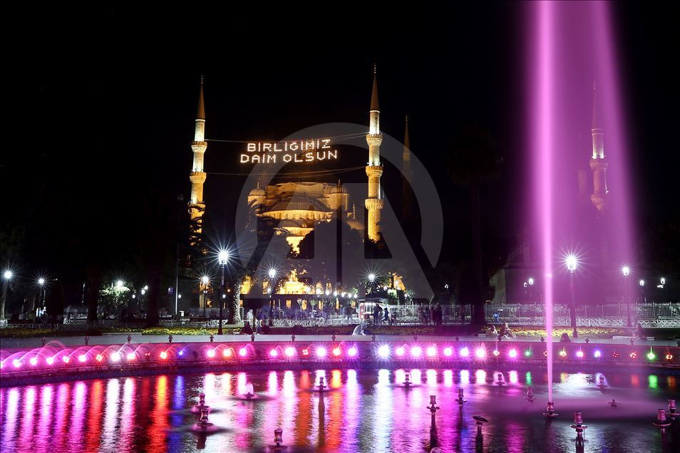 15 Temmuz için mahyalar ışıklandırıldı