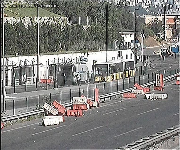 Dalin pamje te reja nga puçi i dështuar në Turqi, qytetarët shtrihen para tankut
