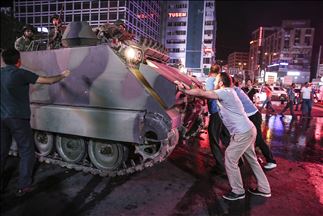 Têkoşîna bêhempa ya kesên xwe dan ber guleyên derbekaran