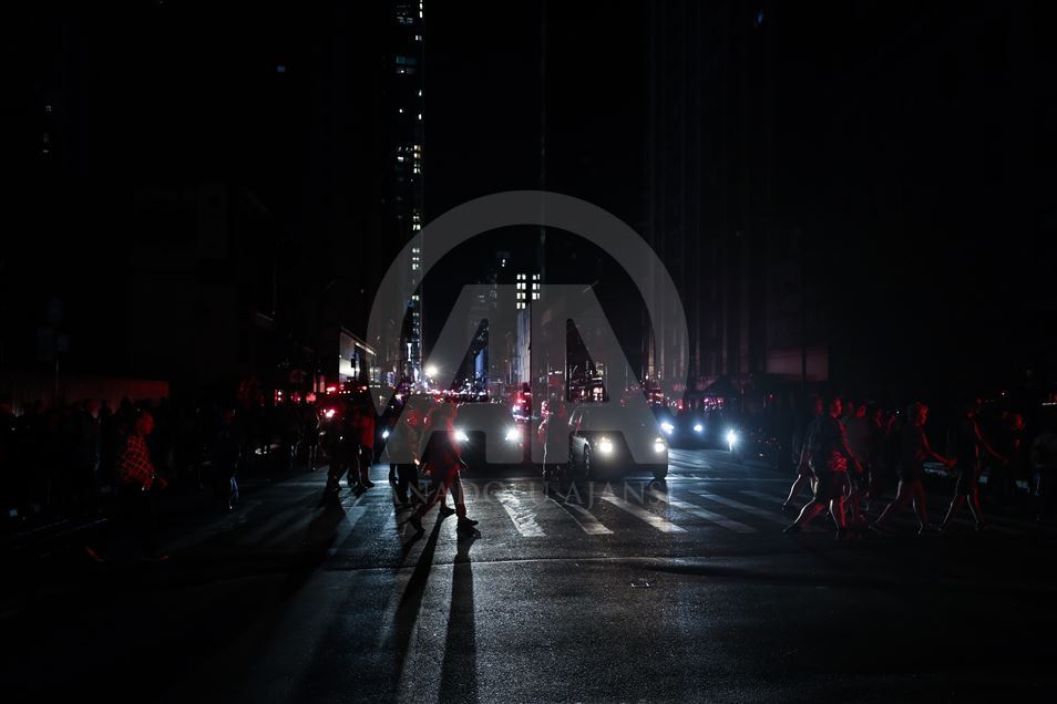 New York, ndërprerja e energjisë elektrike paralizon jetën në Manhattan