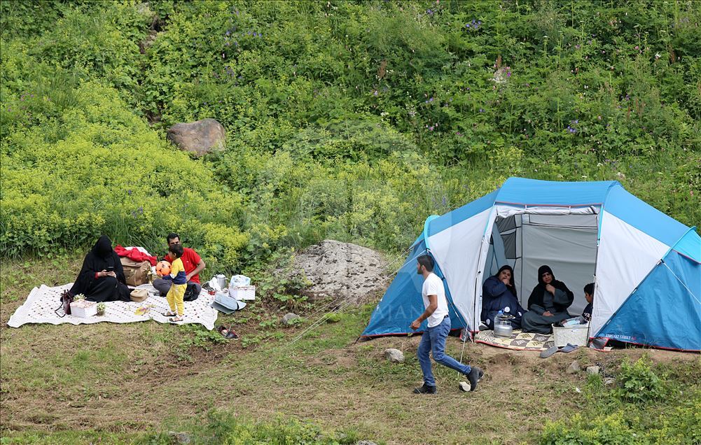 خيمة متواضعة تغيّر حياة مواطن تركي بطرابزون
