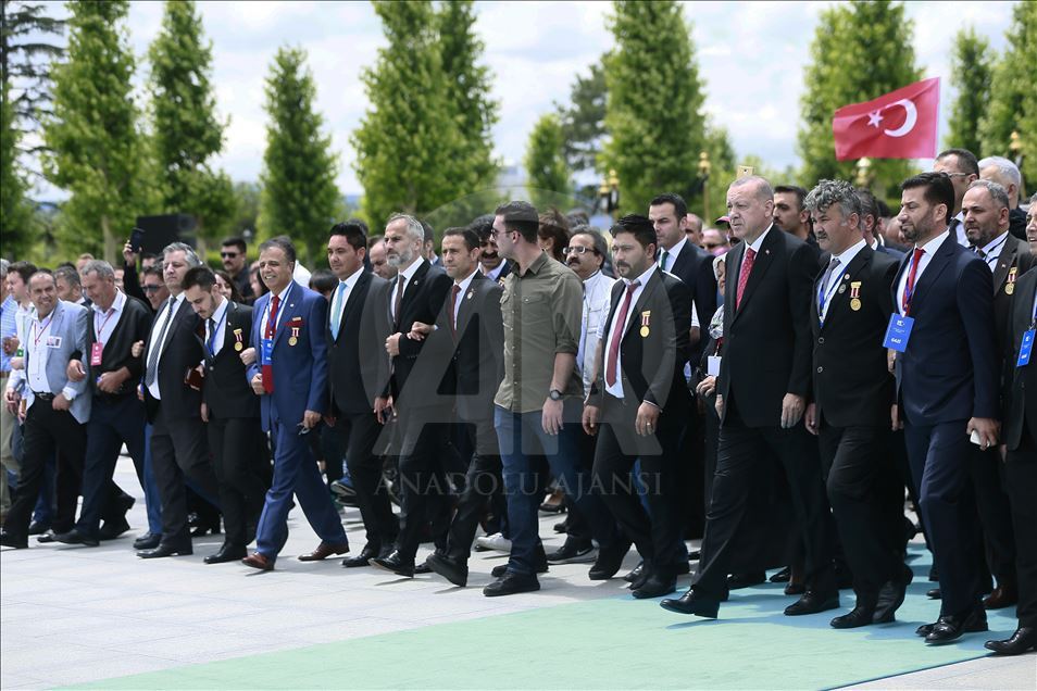 Turquie : le président Erdogan se rend au mémorial des martyrs du 15 juillet à Ankara
