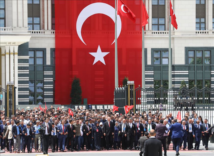 أردوغان يزور نصب شهداء 15 تموز بأنقرة
