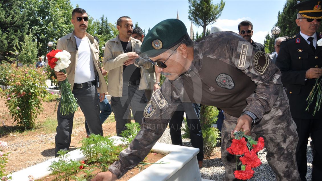 15 Temmuz şehitleri kabirleri başında anıldı