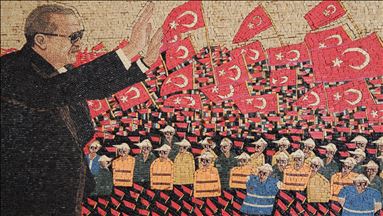 Historiani sirian i artit përshkruan 15 Korrikun në një tablo mozaiku