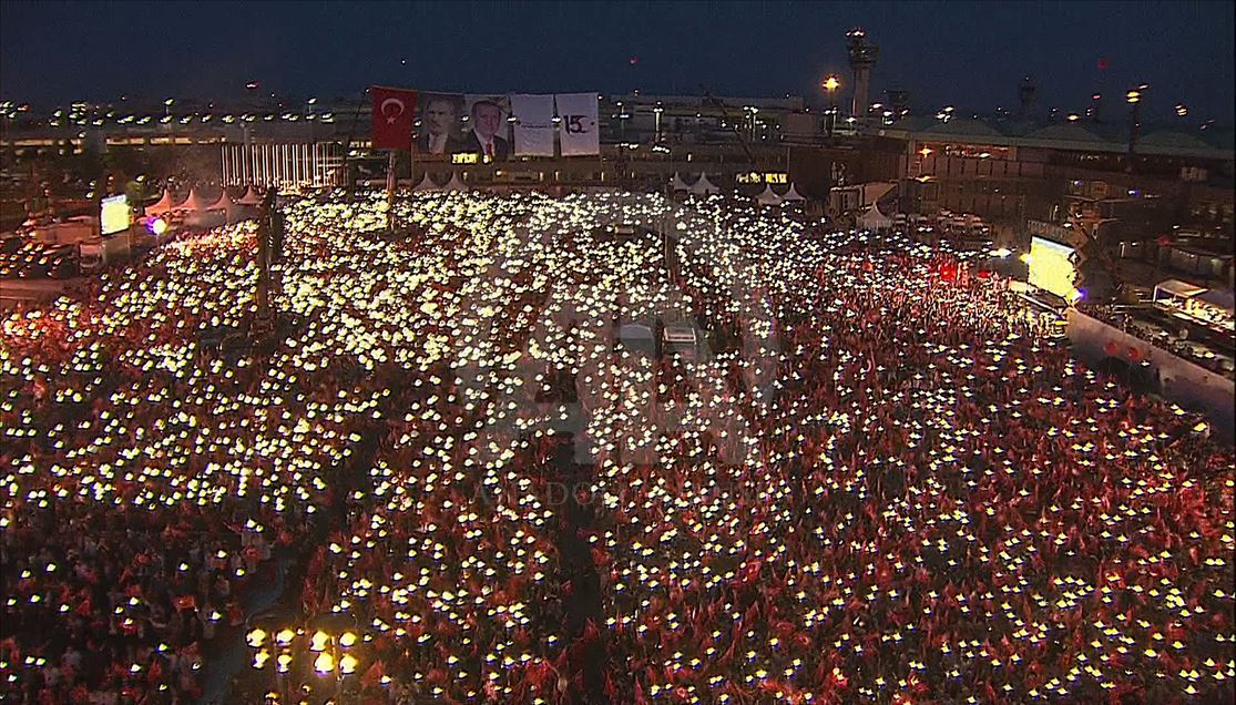 Tubimi i 15 Korrikut, Ditës së Demokracisë dhe Unitetit Kombëtar, në Stamboll
