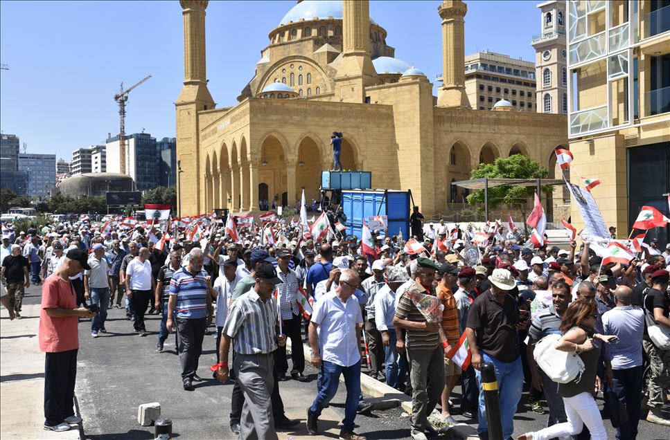 لبنان.. عسكريون متقاعدون يعاودون الاحتجاج على مناقشة الموازنة
