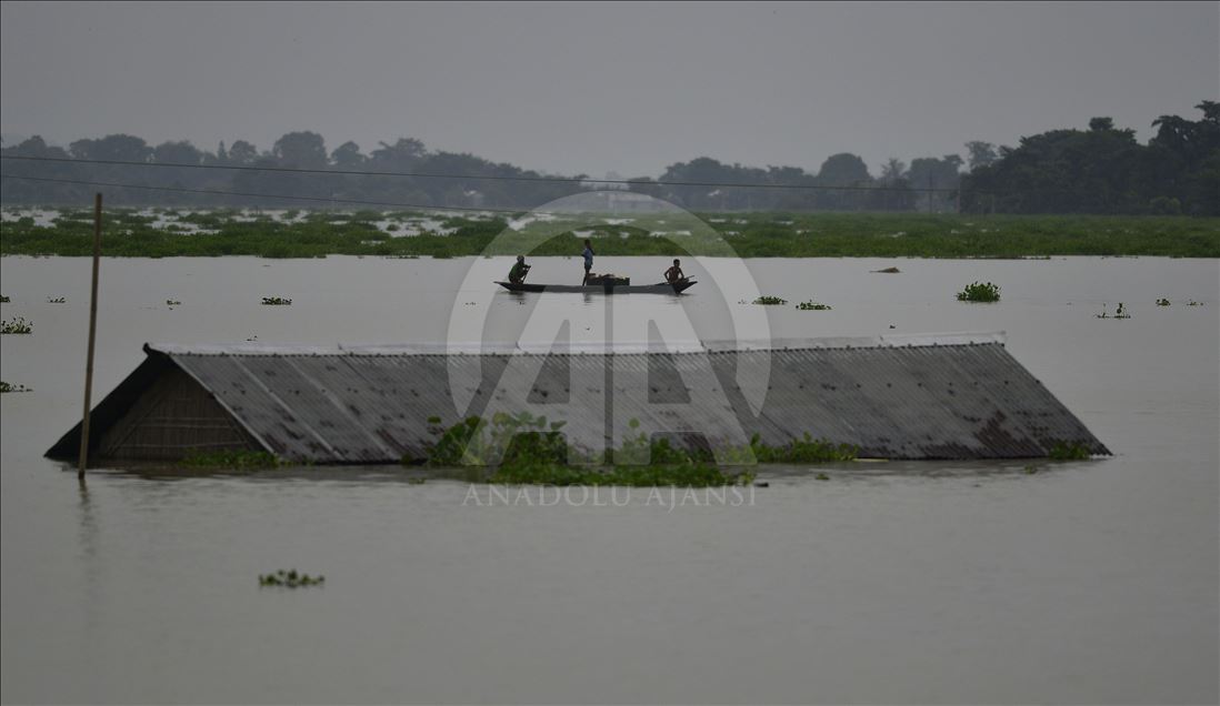 Hindistan'da sel 45 can aldı