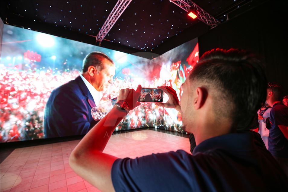 AA'nın "Dijital Gösterim Merkezi"ndeki videosuna yoğun ilgi