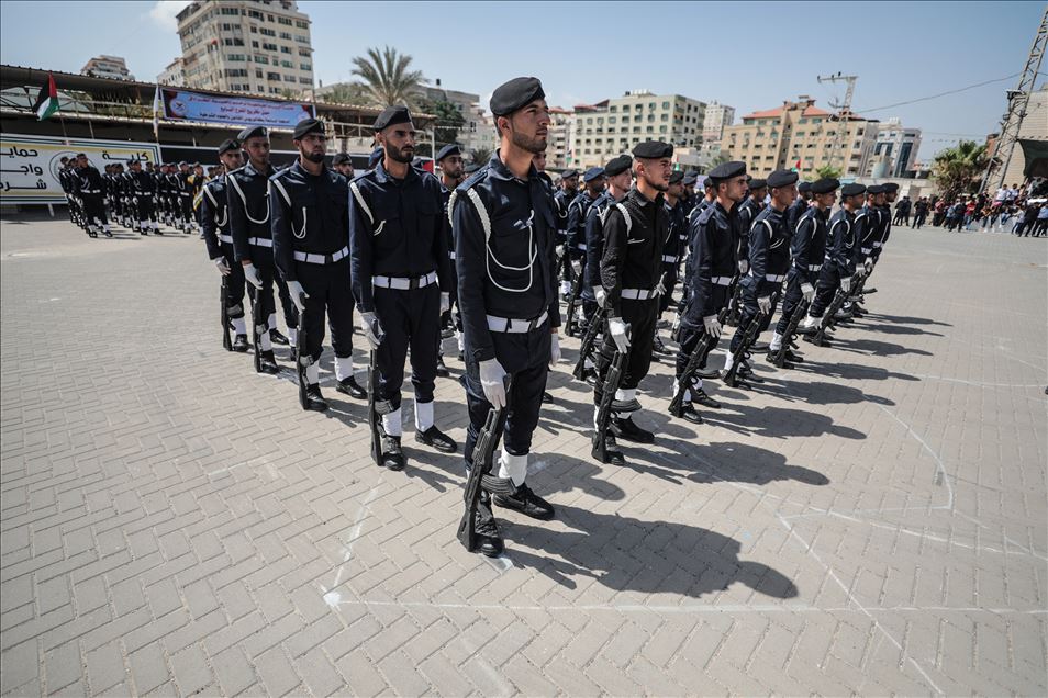 "الداخلية" في غزة تحتفل بتخريج دفعة ضباط جديدة