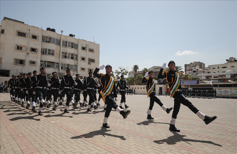 "الداخلية" في غزة تحتفل بتخريج دفعة ضباط جديدة