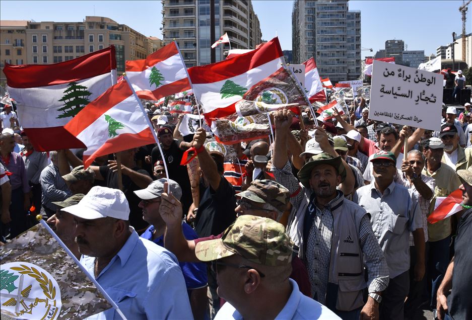 لبنان.. عسكريون متقاعدون يعاودون الاحتجاج على مناقشة الموازنة