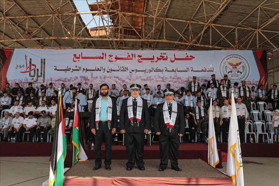 "الداخلية" في غزة تحتفل بتخريج دفعة ضباط جديدة