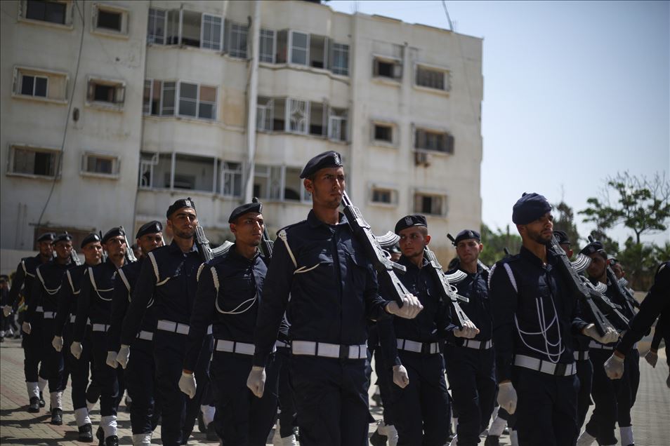 "الداخلية" في غزة تحتفل بتخريج دفعة ضباط جديدة