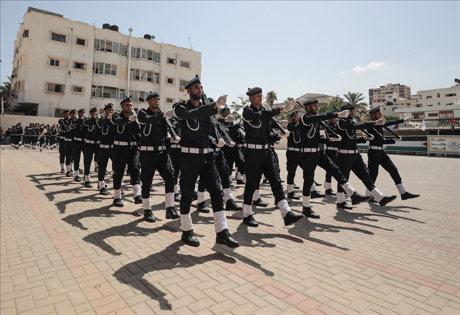 "الداخلية" في غزة تحتفل بتخريج دفعة ضباط جديدة