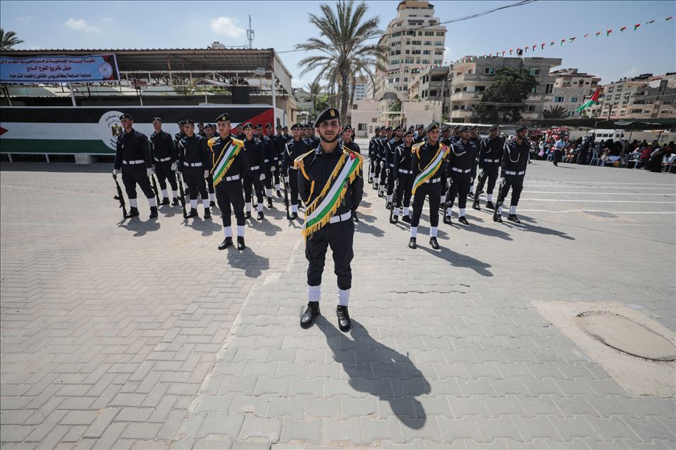 "الداخلية" في غزة تحتفل بتخريج دفعة ضباط جديدة