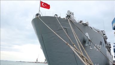 Türk tank çıkarma gemisi TCG Bayraktar Arnavutluk'ta