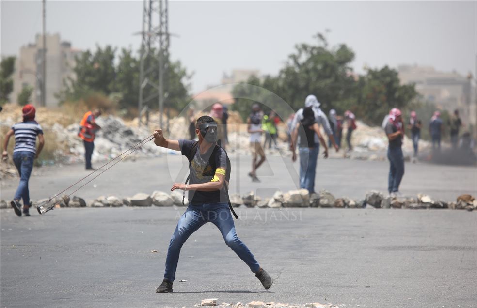 درگیری نظامیان اسرئيل با دانشجویان فلسطینی در کرانه باختری