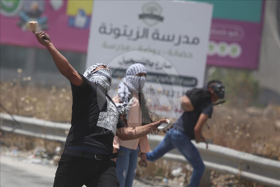 درگیری نظامیان اسرئيل با دانشجویان فلسطینی در کرانه باختری