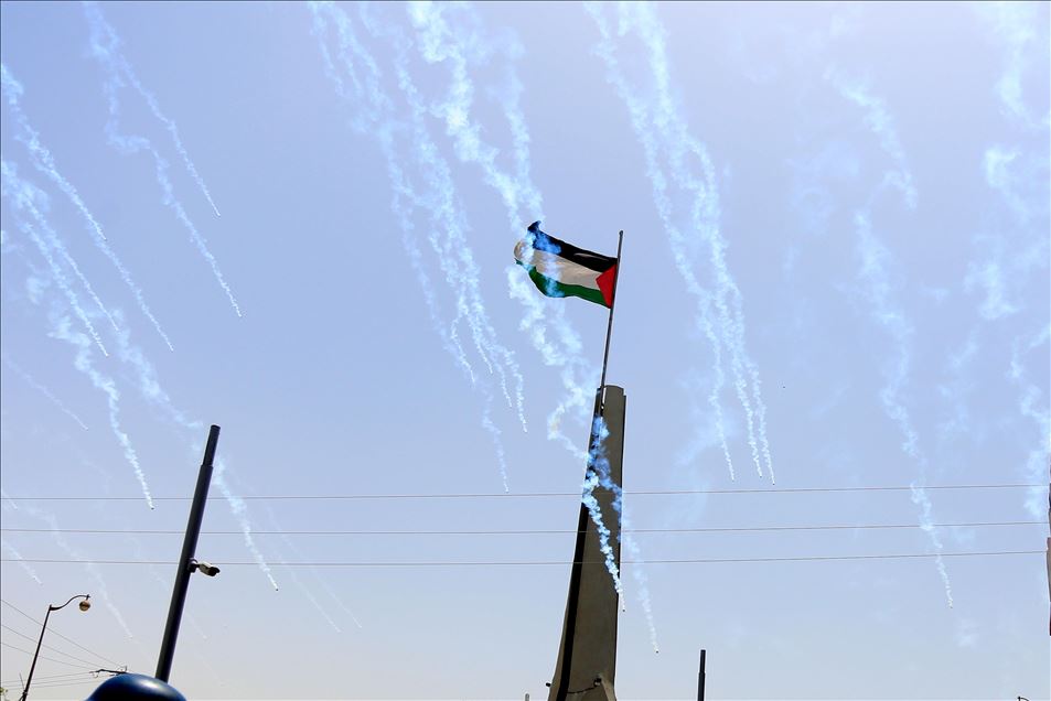 مواجهات بين عشرات الطلبة والجيش الإسرائيلي وسط الضفة