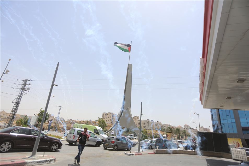 مواجهات بين عشرات الطلبة والجيش الإسرائيلي وسط الضفة