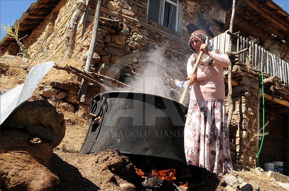 Dalından sofraya dutun pekmeze tatlı yolculuğu