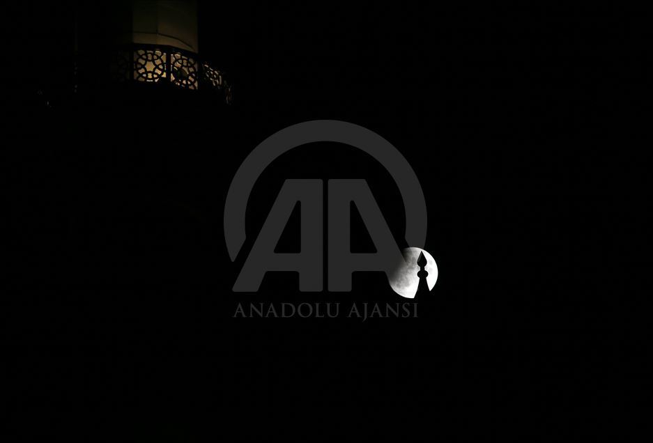 Adana'da ''Parçalı Ay Tutulması''