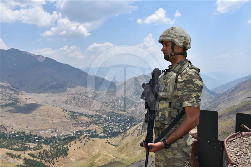 Baba oğul omuz omuza vatan nöbetinde