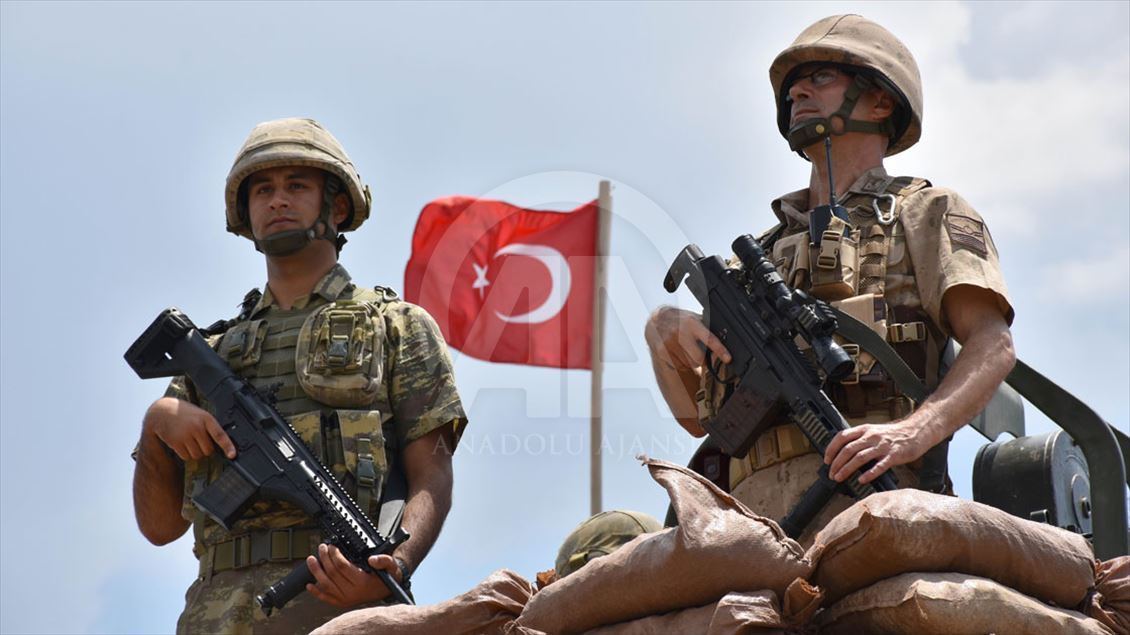 Baba oğul omuz omuza vatan nöbetinde