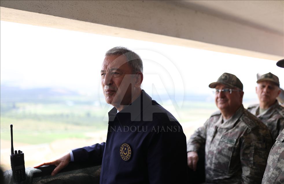 Milli Savunma Bakanı Akar ve komutanlar Suriye sınırında