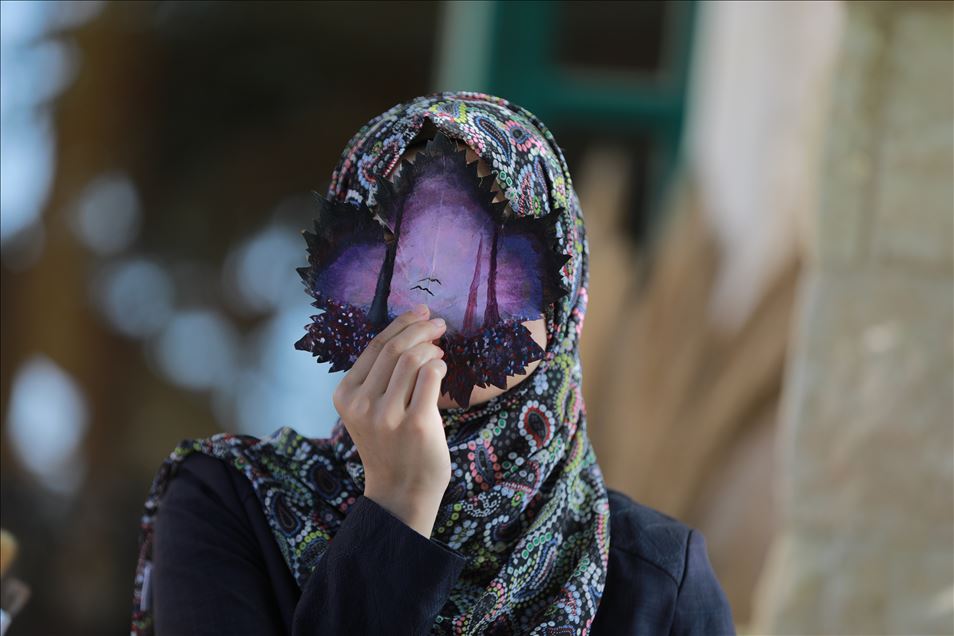 عندما يتحول ورق العنب إلى لوحات فنية