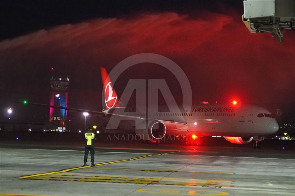 Pendaratan pertama Turkish Airline di Bandara Ngurah Rai Bali