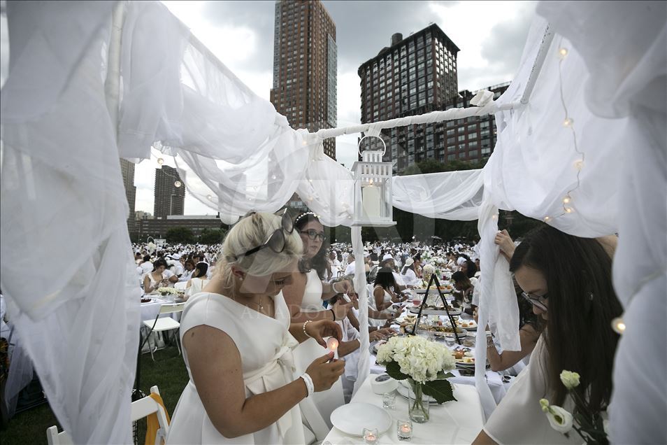 New York'ta ''Diner En Blanc'' etkinliği