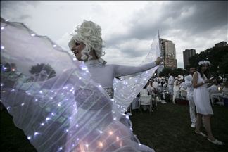 Cientos de personas asisten al 'Diner en Blanc' en Nueva York