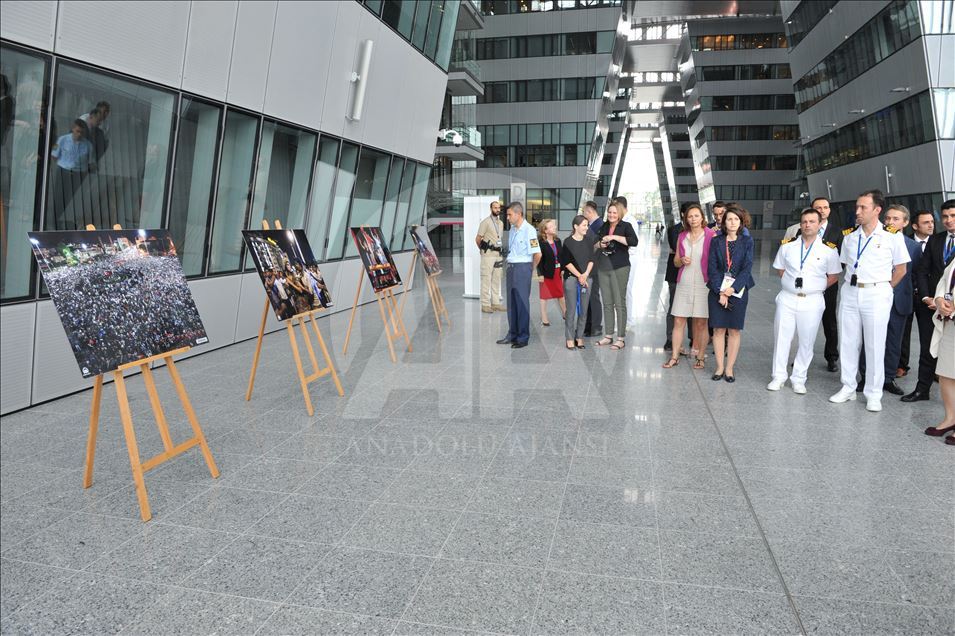Në selinë e NATO-s ekspozohen fotografitë e AA-së për 15 Korrikun
