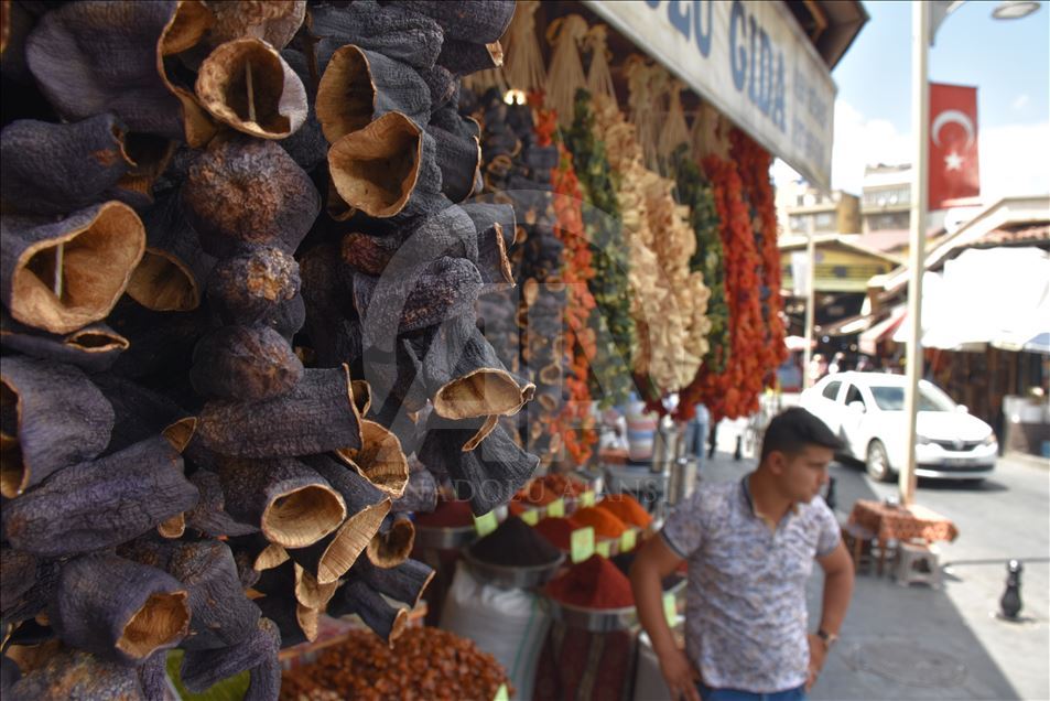 Rengarenk "Antep kurutmalıkları" tezgahlara asıldı