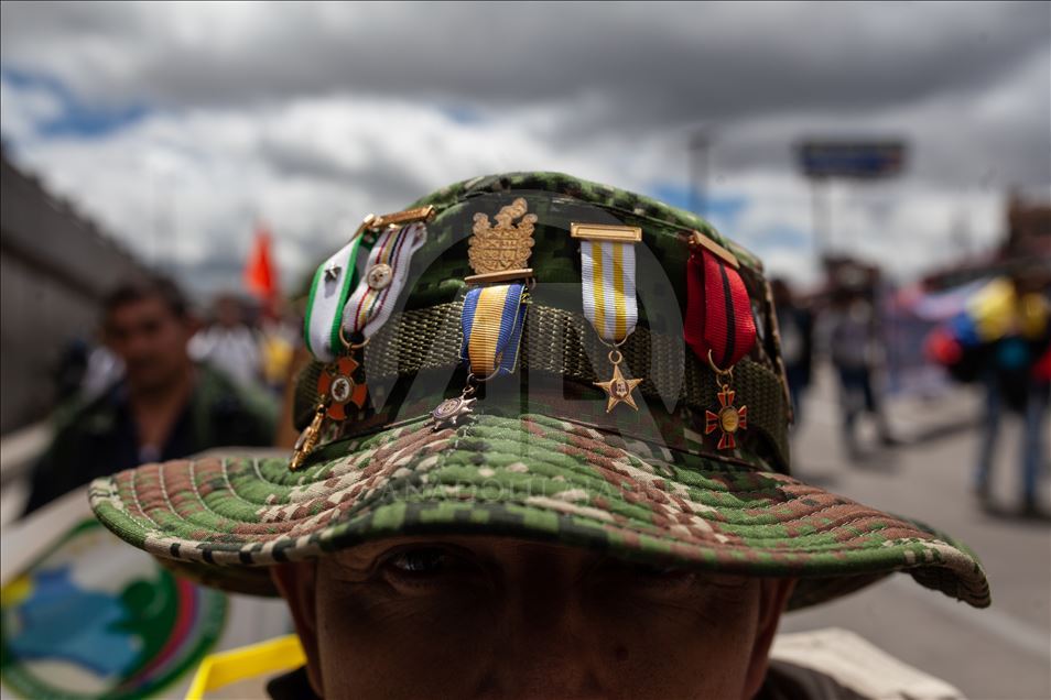 Más de 2 mil militares en retiro protestan en Bogotá