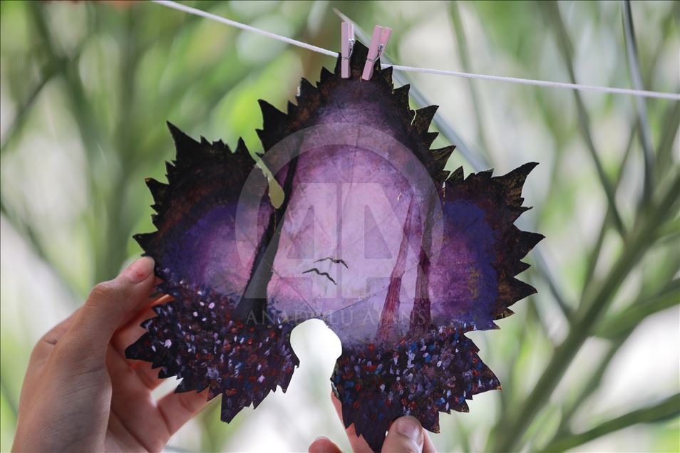 Palestinian girl turns grape leaves into pieces of art