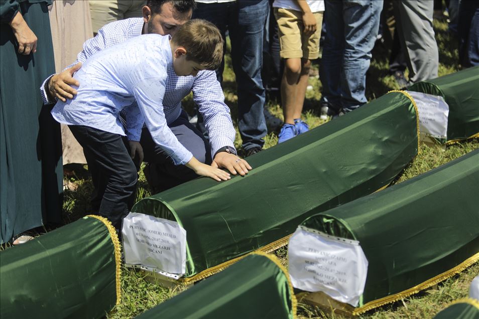 Bosnia despide a 86 víctimas de la guerra de los Balcanes