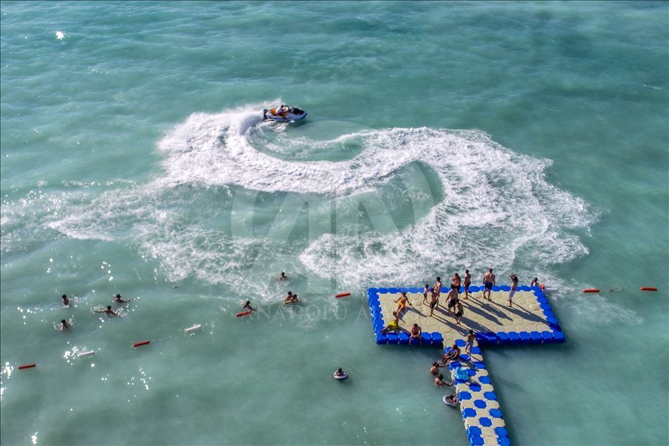 Weekend Crowd at Lake Van beach